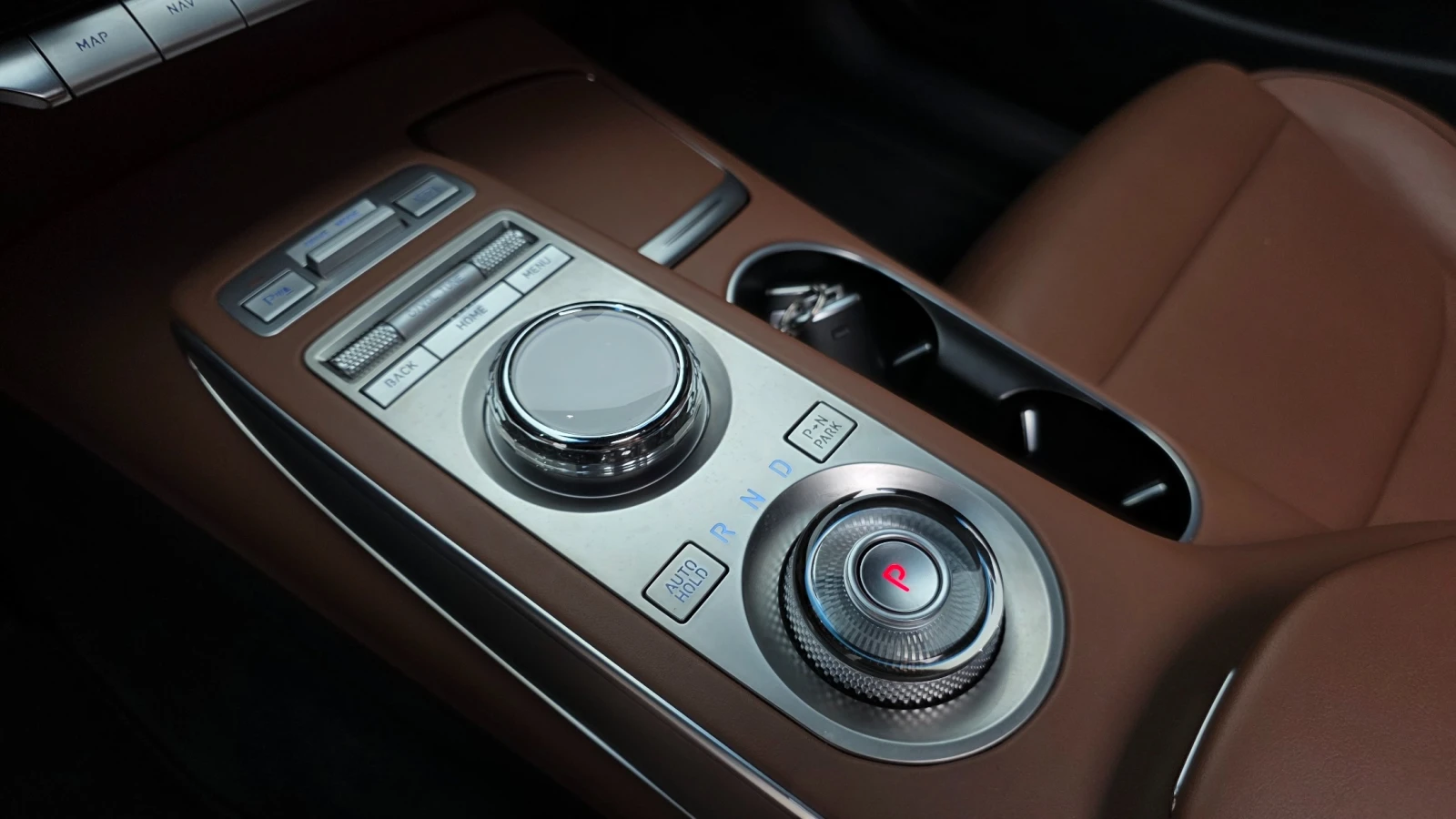 Genesis GV70 2022 2.5T 2WD* Обдухване* Пано* , снимка 7 - Автомобили и джипове - 56285469