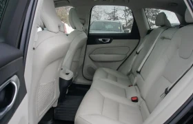 Volvo XC60 Plus Dark Theme AWD | PANO Roof | Leather | Memory, снимка 13