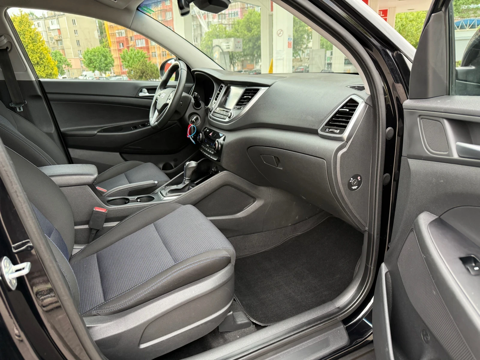 Hyundai Tucson 2.0 CRDI 4WD 136кс Автомат, Камера, Лайн асистенс. - изображение 10