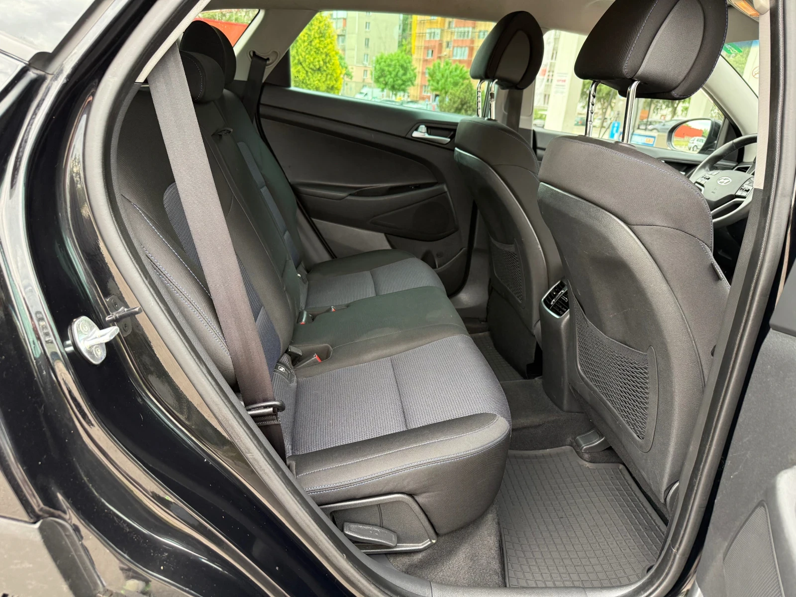Hyundai Tucson 2.0 CRDI 4WD 136кс Автомат, Камера, Лайн асистенс. - изображение 9