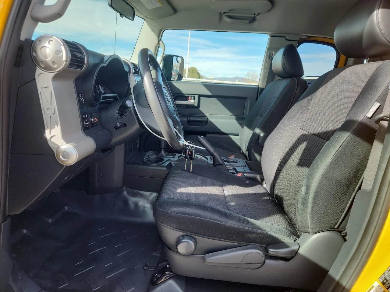 Toyota Fj cruiser  4x4 w/Rear Wheel Drive - изображение 7