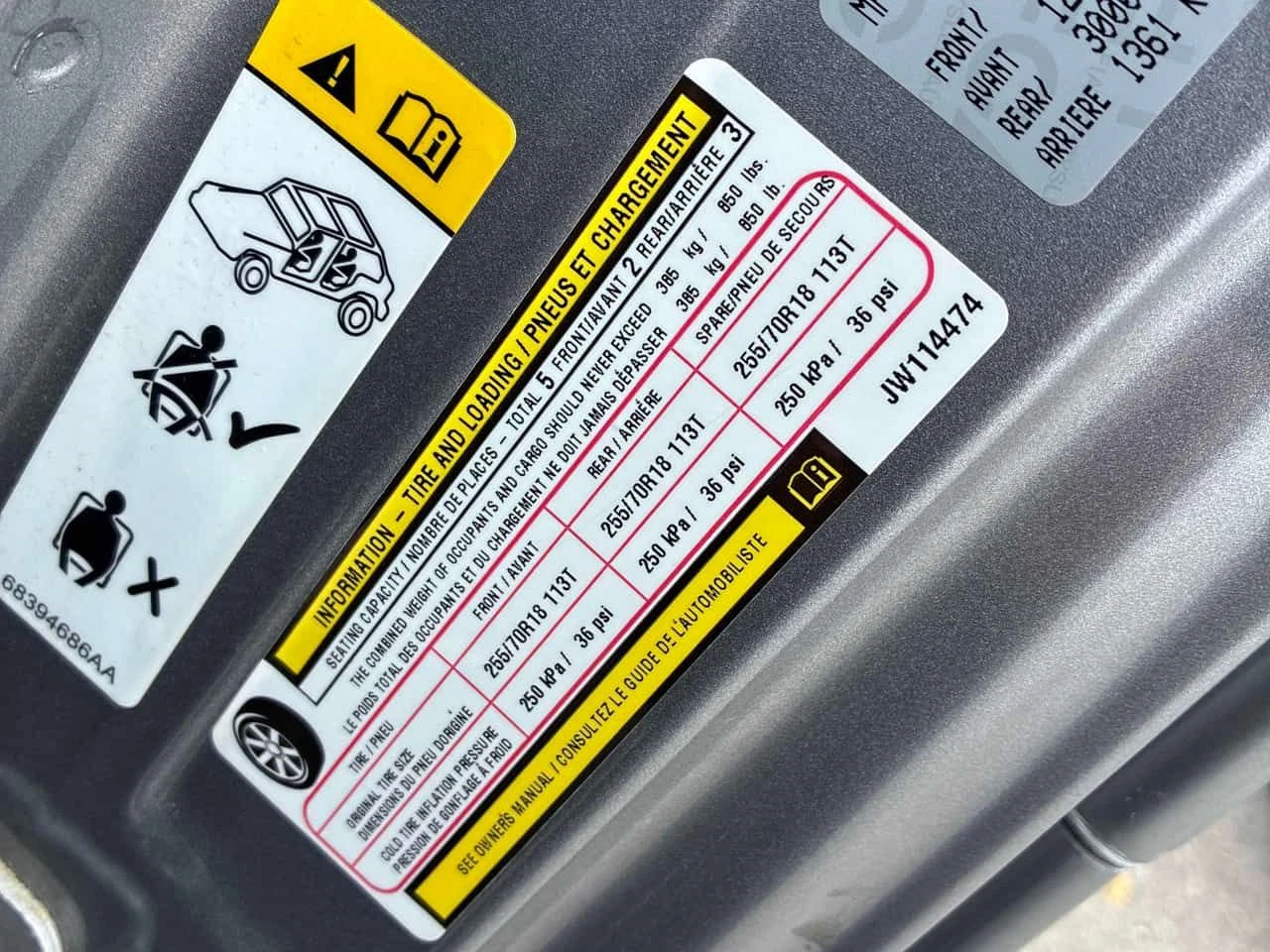 Jeep Wrangler SAHARA * ПОДГРЕВ / КОЖЕН САЛОН / ПРЕДСТАВИТЕЛСТВО, снимка 13 - Автомобили и джипове - 54034417