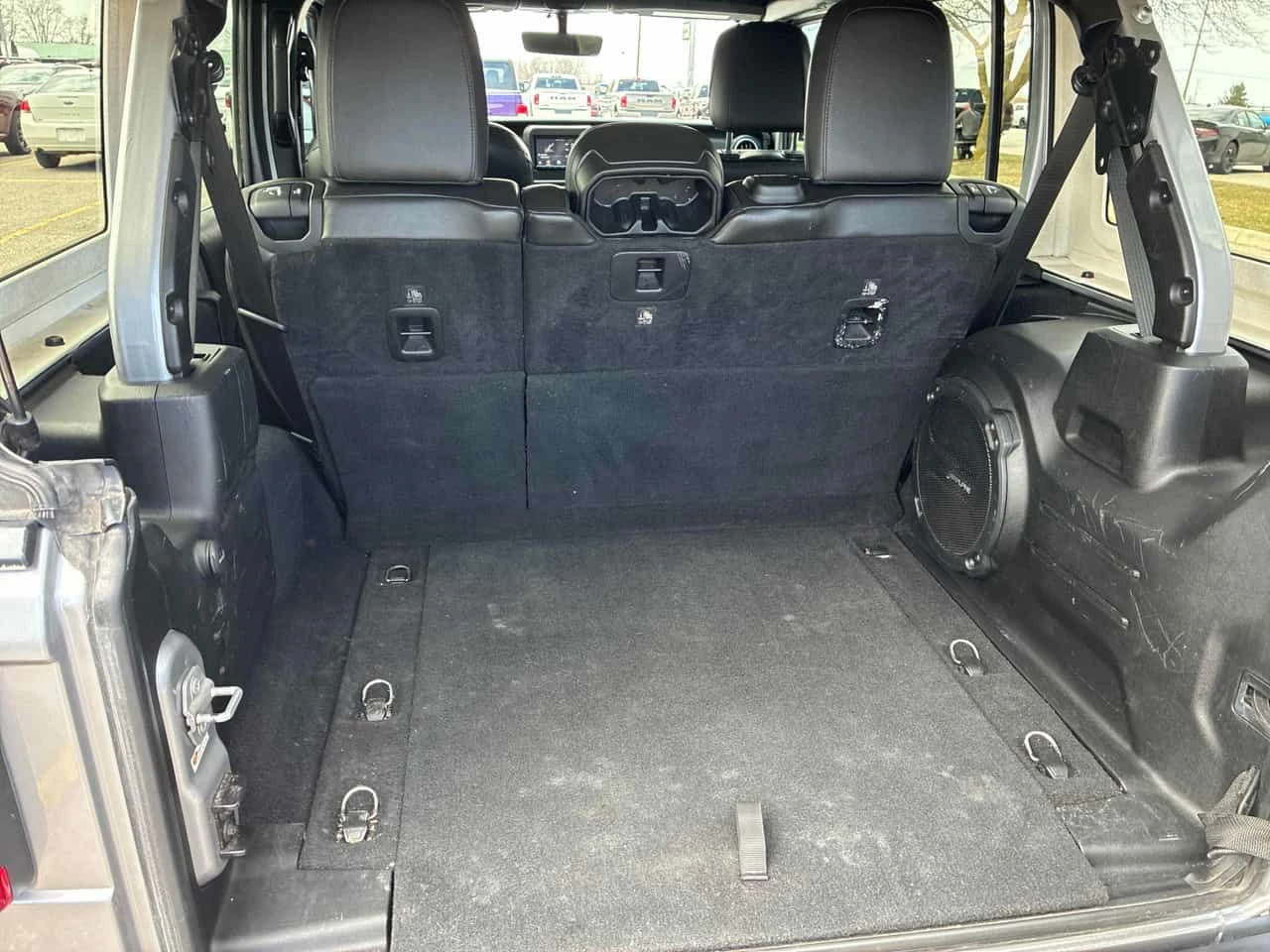 Jeep Wrangler SAHARA * ПОДГРЕВ / КОЖЕН САЛОН / ПРЕДСТАВИТЕЛСТВО, снимка 9 - Автомобили и джипове - 54034417