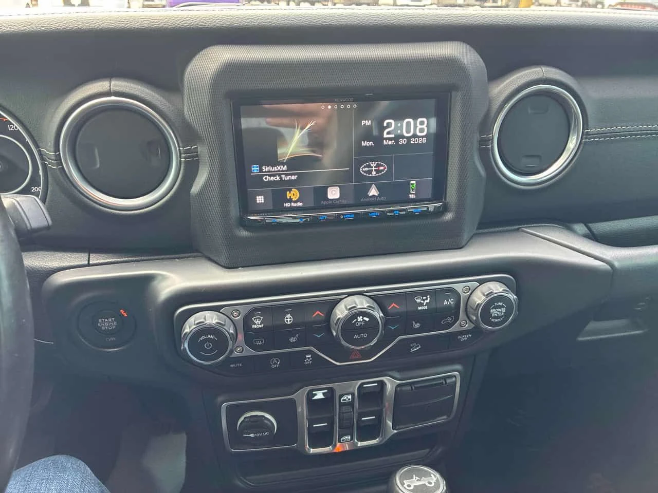 Jeep Wrangler SAHARA * ПОДГРЕВ / КОЖЕН САЛОН / ПРЕДСТАВИТЕЛСТВО, снимка 8 - Автомобили и джипове - 54034417