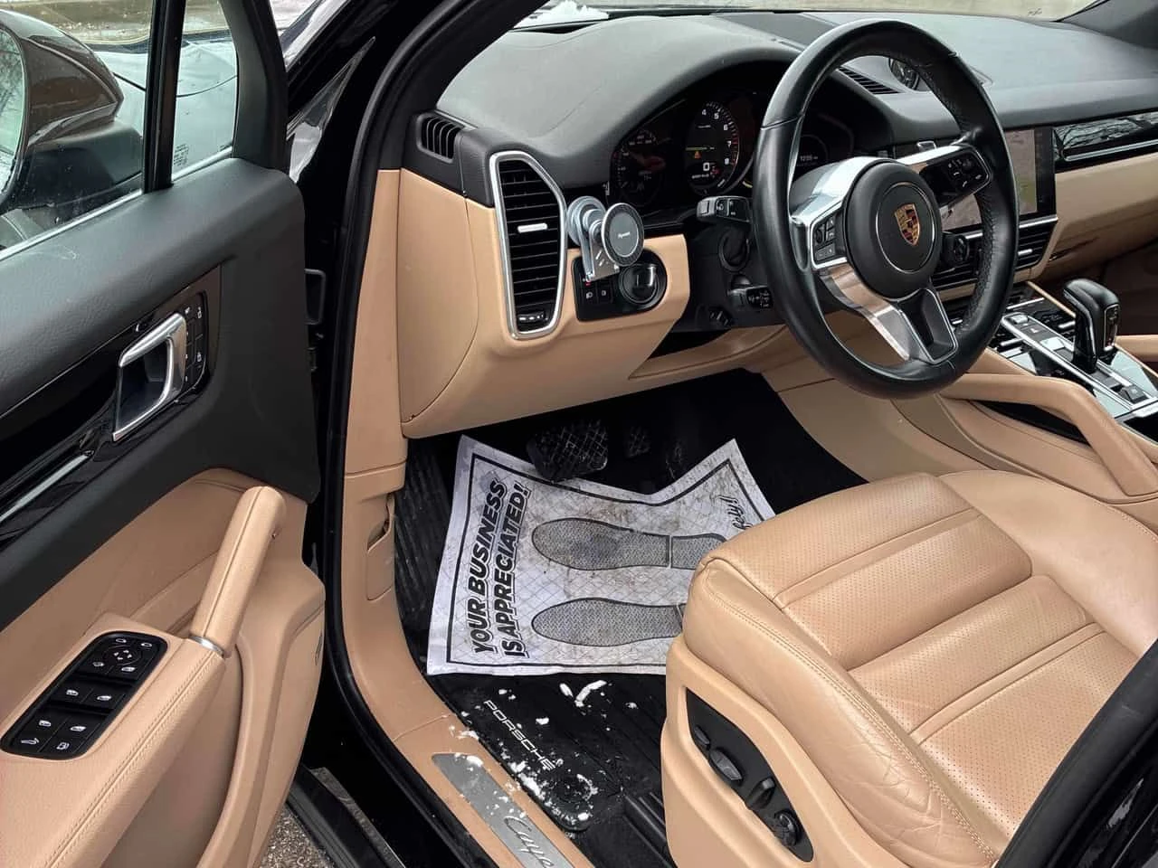 Porsche Cayenne * E Hybrid AWD * ДИСТРОНИК * 360 * ХЕД ЪП * ОБДУХВ, снимка 5 - Автомобили и джипове - 54295088