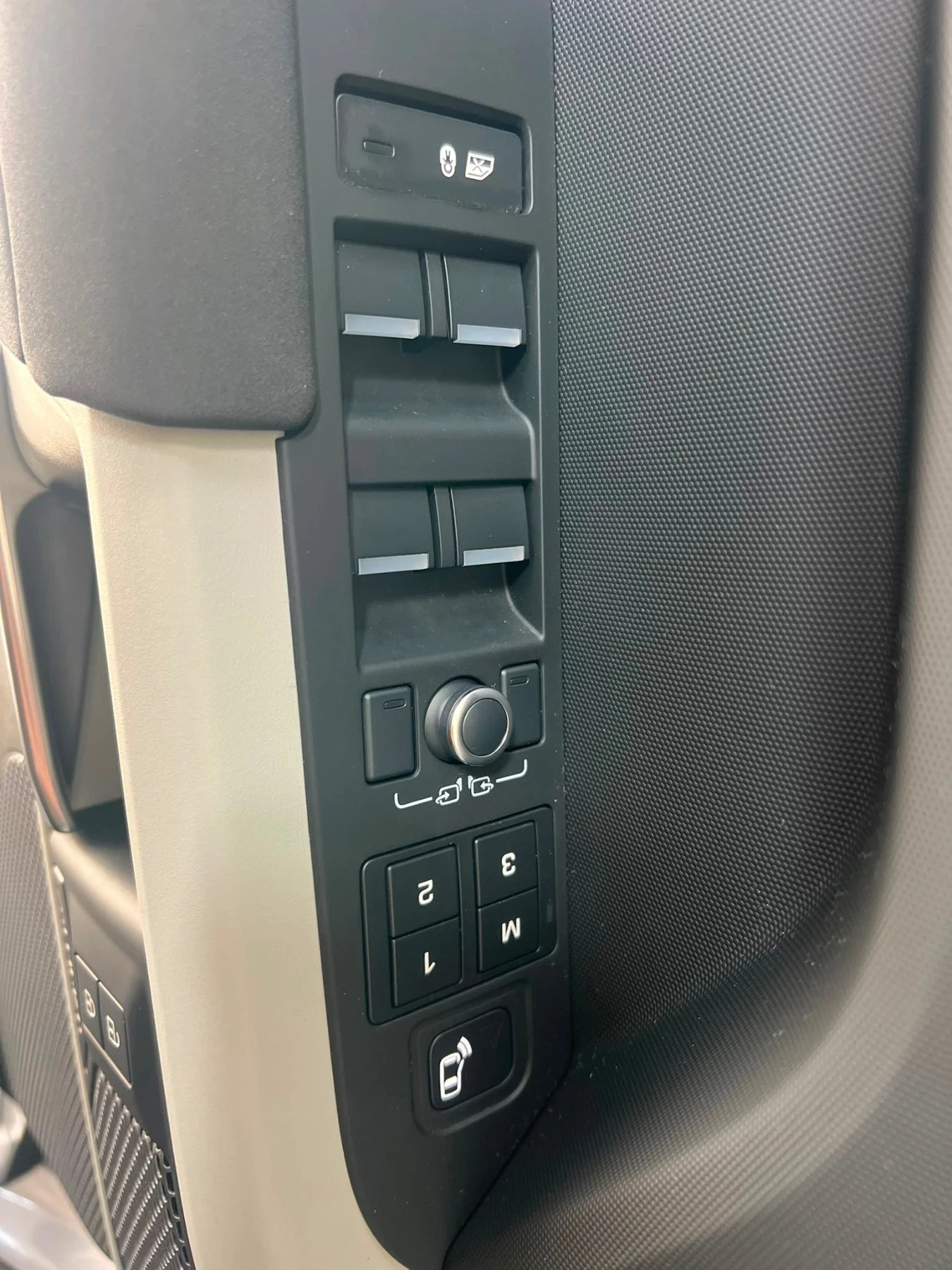 Land Rover Defender 3.0D, снимка 11 - Автомобили и джипове - 55332505