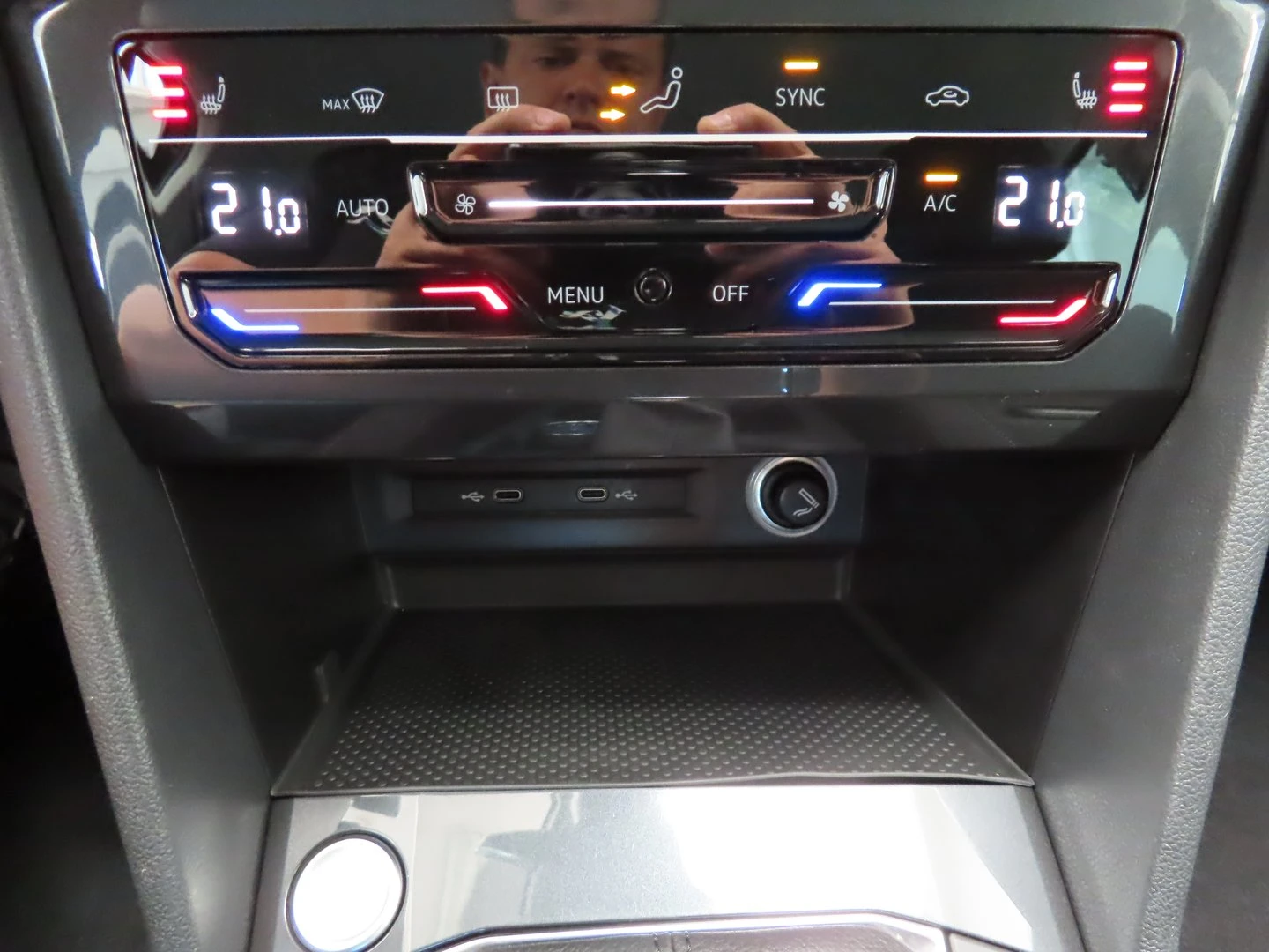 VW Tiguan, снимка 16 - Автомобили и джипове - 56421779