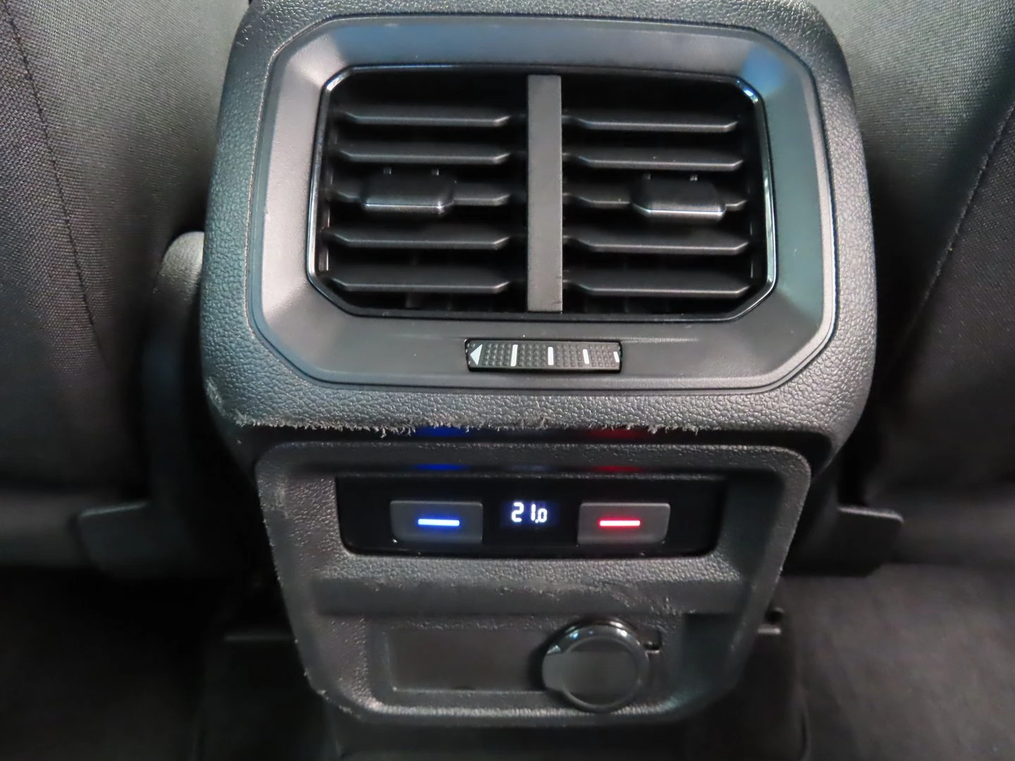 VW Tiguan, снимка 10 - Автомобили и джипове - 56421779