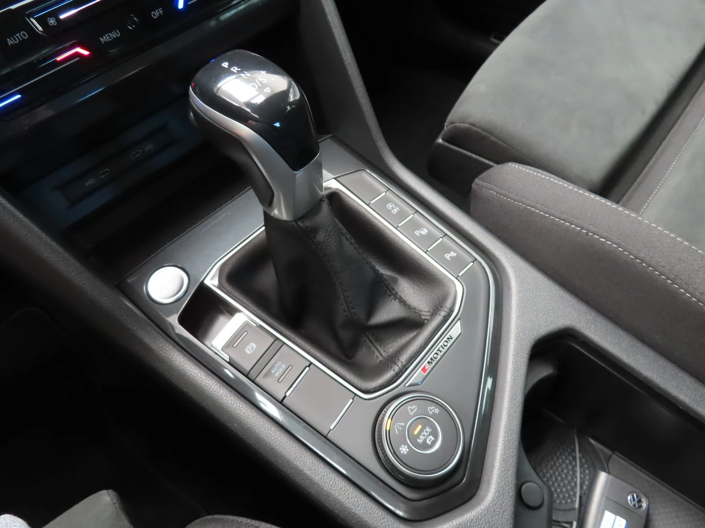VW Tiguan, снимка 14 - Автомобили и джипове - 56421779