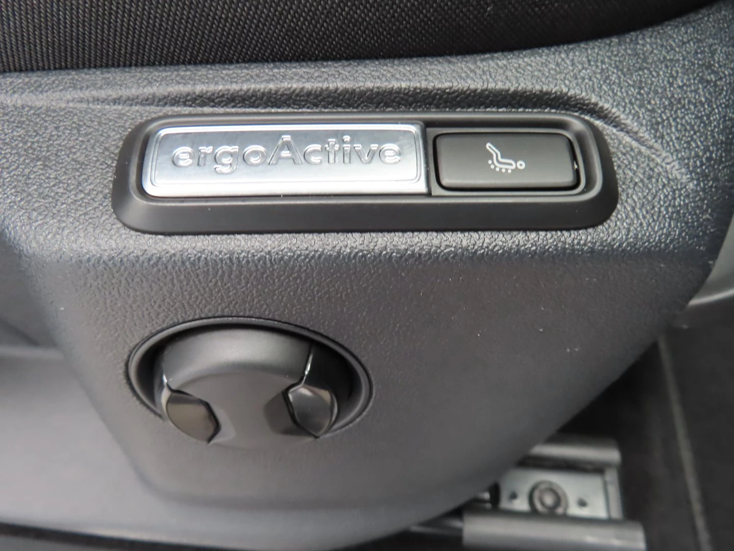 VW Tiguan, снимка 8 - Автомобили и джипове - 56421779