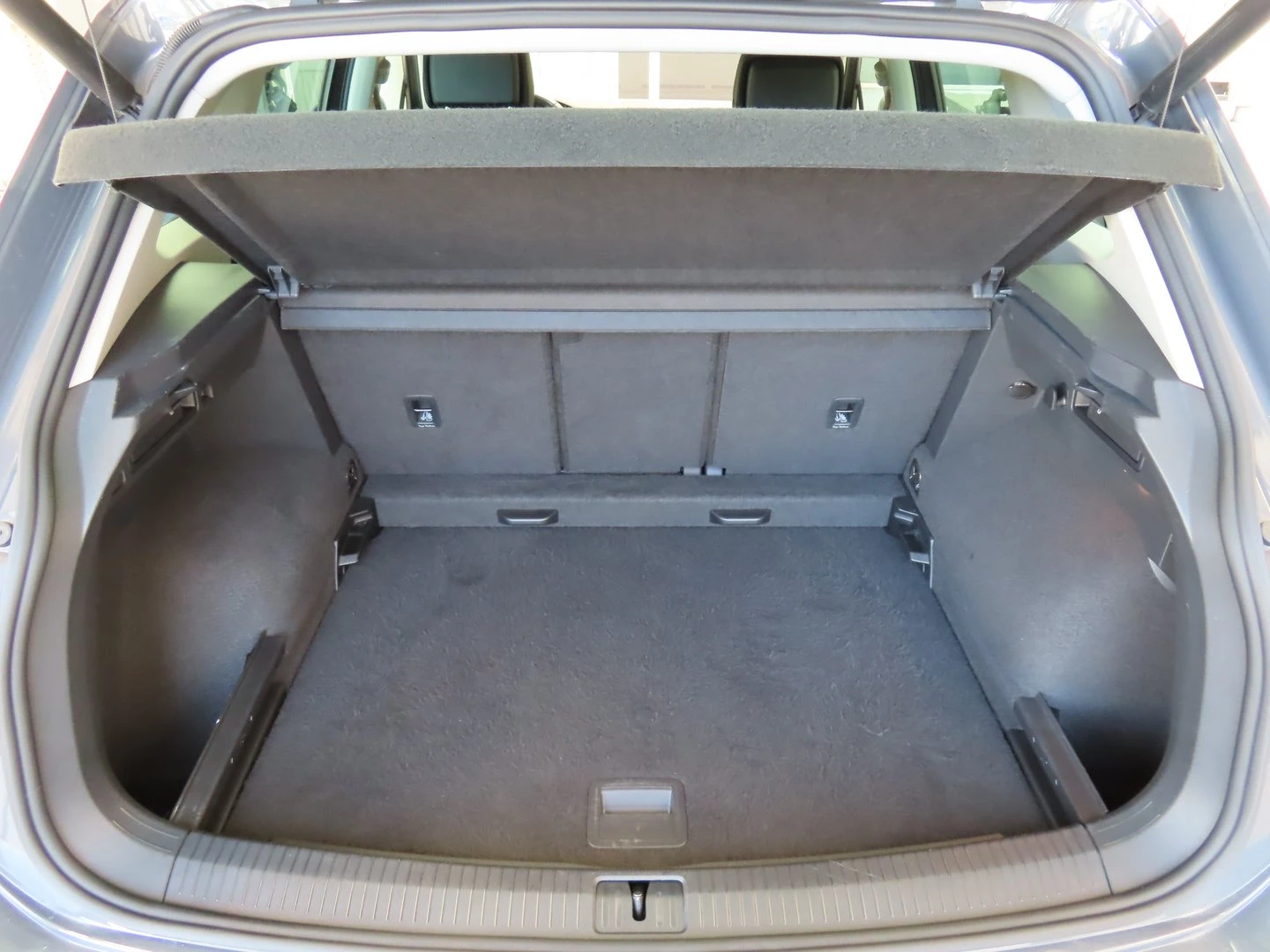 VW Tiguan, снимка 4 - Автомобили и джипове - 56421779