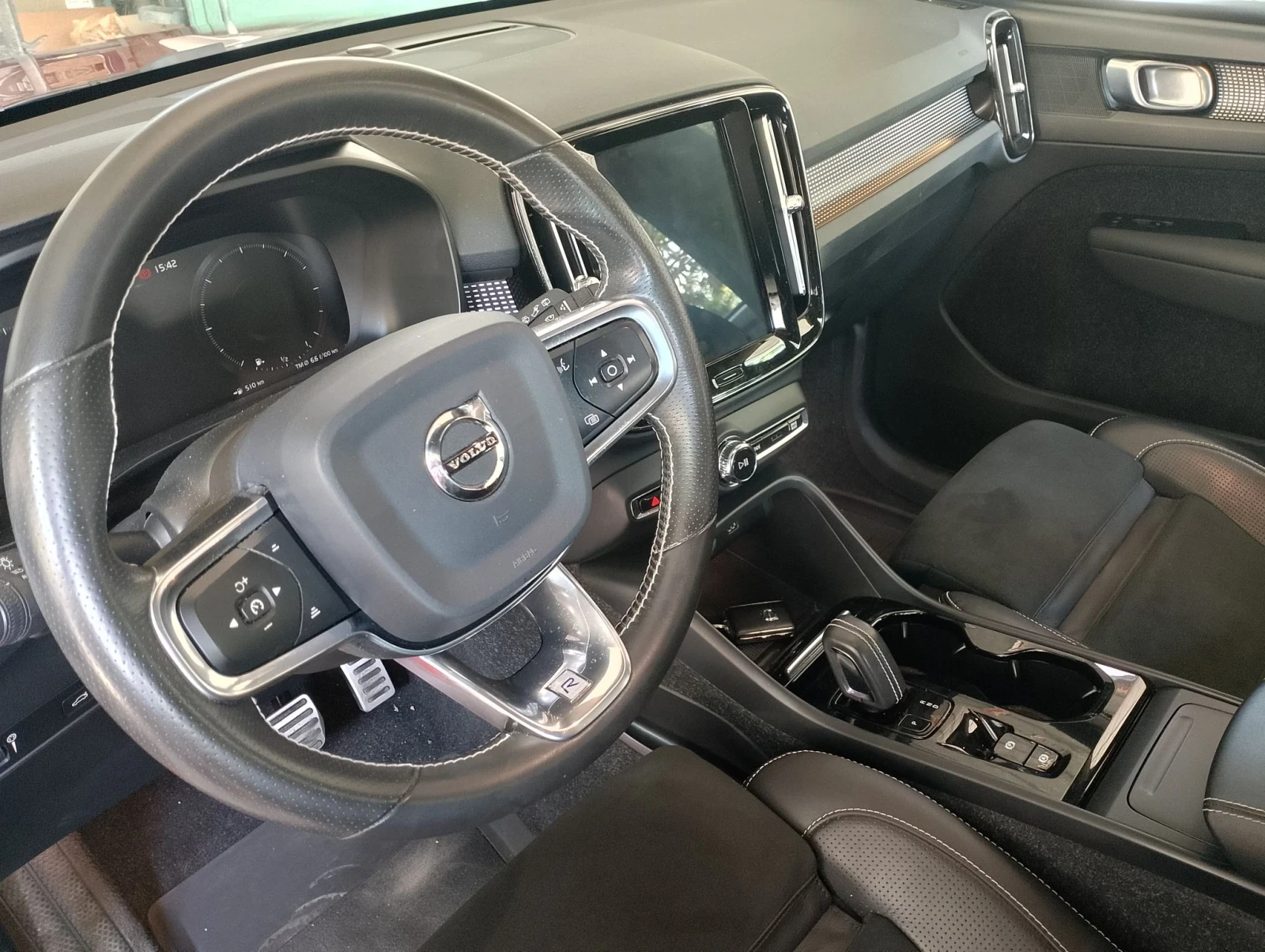 Volvo XC40 D3 -150cv R-design , снимка 13 - Автомобили и джипове - 55706722