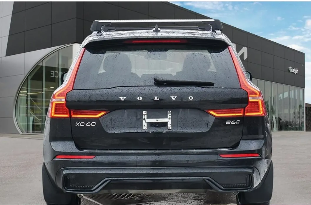 Volvo XC60 Plus Dark Theme AWD | PANO Roof | Leather | Memory, снимка 3 - Автомобили и джипове - 55889026