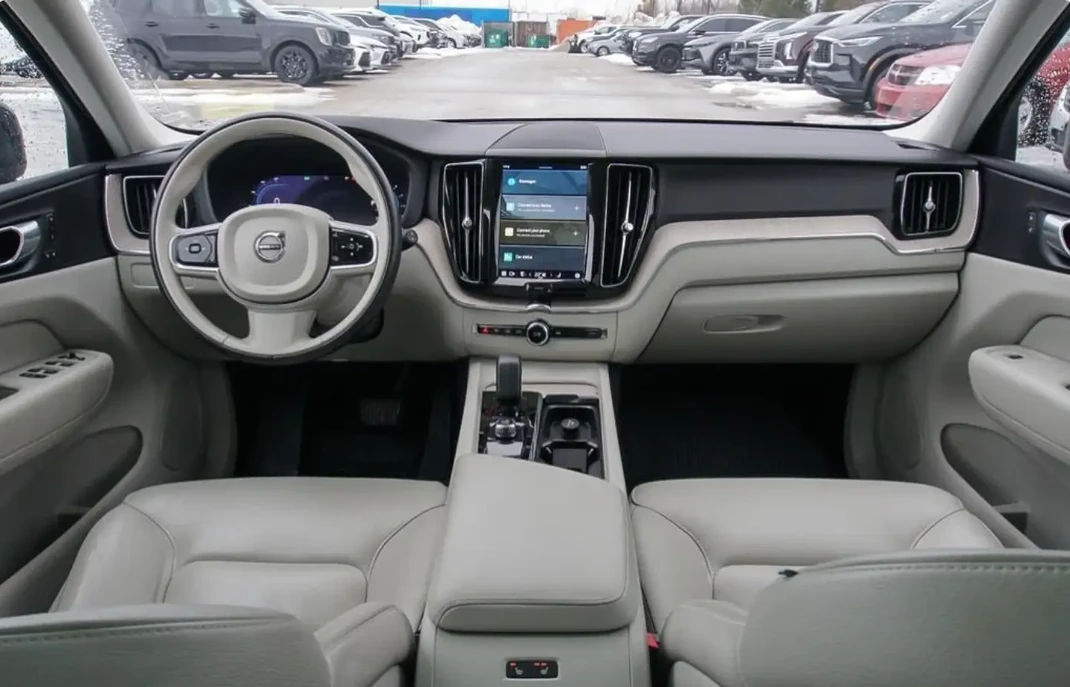 Volvo XC60 Plus Dark Theme AWD | PANO Roof | Leather | Memory, снимка 7 - Автомобили и джипове - 55889026