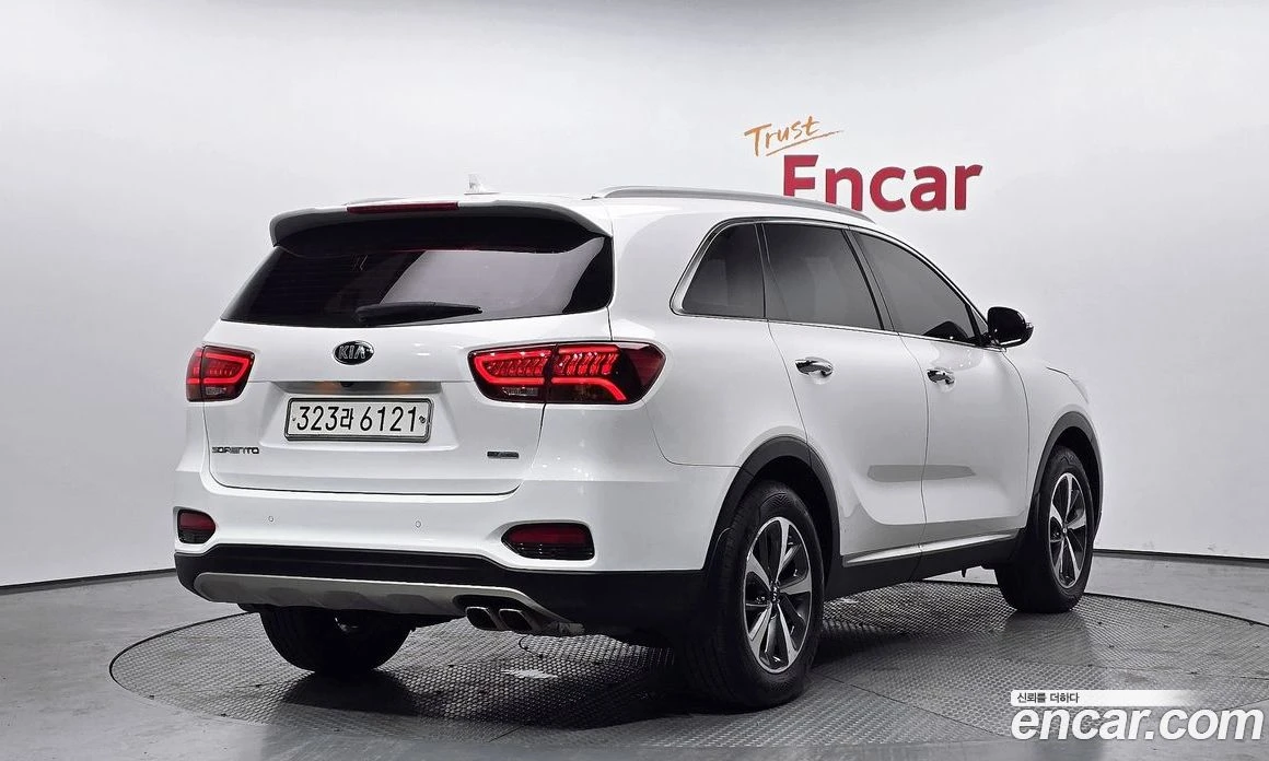 Kia Sorento Diesel 2.0 2WD Prestige, снимка 2 - Автомобили и джипове - 56155205