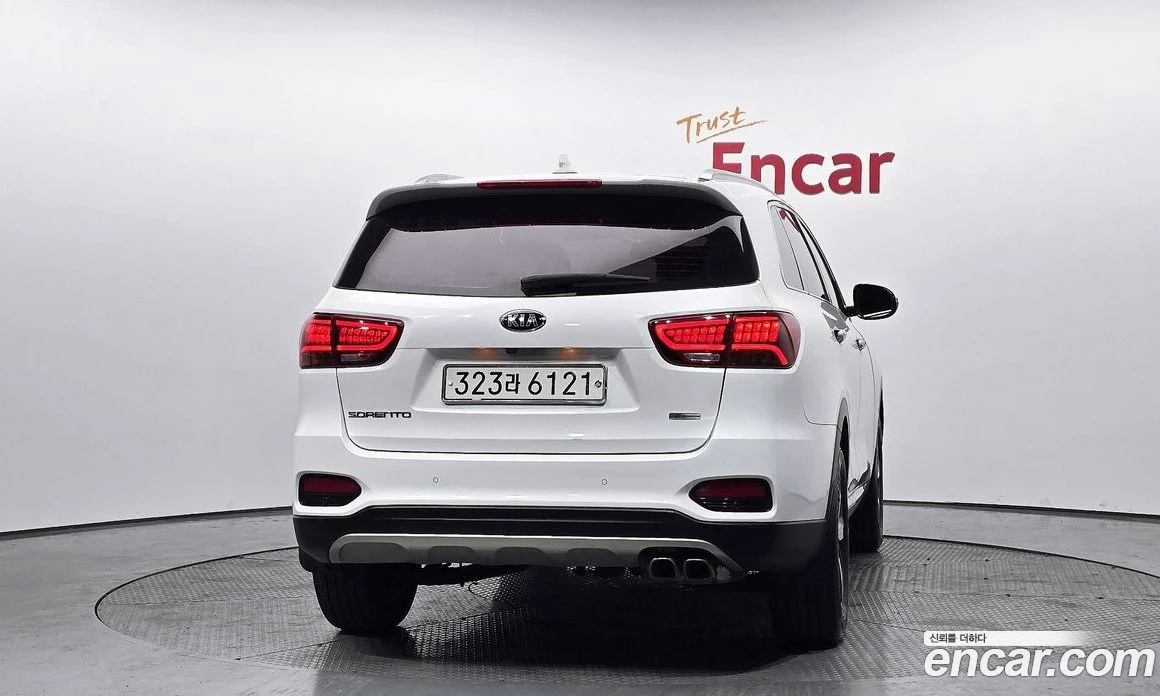 Kia Sorento Diesel 2.0 2WD Prestige, снимка 4 - Автомобили и джипове - 56155205