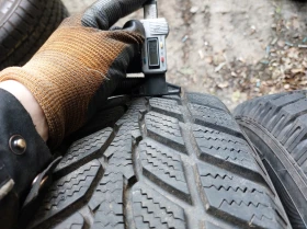 Гуми Зимни 245/70R16, снимка 3