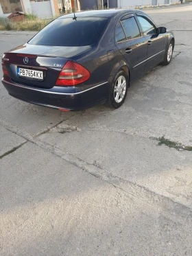 Mercedes-Benz E 220, снимка 9