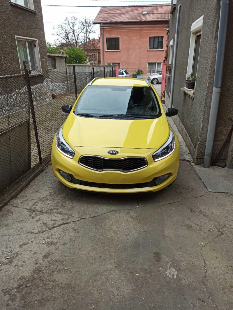 Kia Ceed ЛИЗИНГ-НЕ Е БИЛ ТАКСИ НИКОГА, снимка 11 - Автомобили и джипове - 47386533