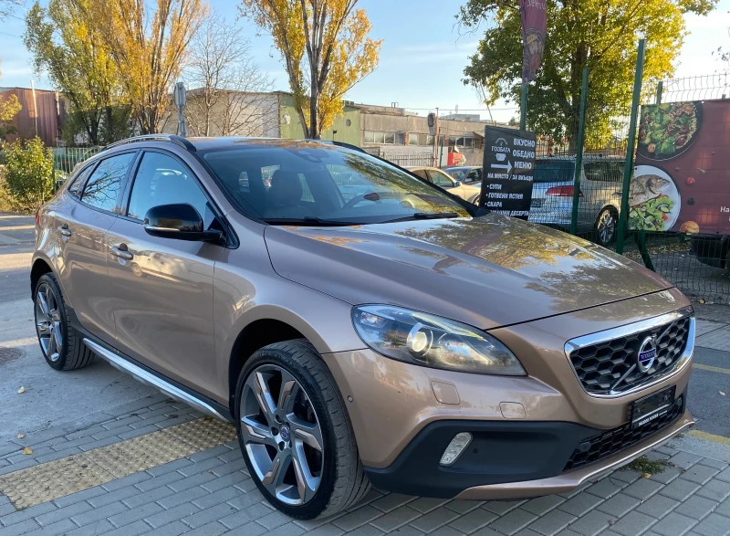 Volvo V40 Cross Country 2.5i-270 к.с. Автоматик 4х4 Вс.екстри! HEICO, снимка 2 - Автомобили и джипове - 47869503