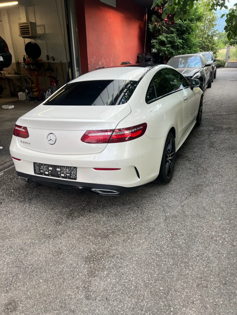 Mercedes-Benz E 220 E-Купе, снимка 4 - Автомобили и джипове - 52594178