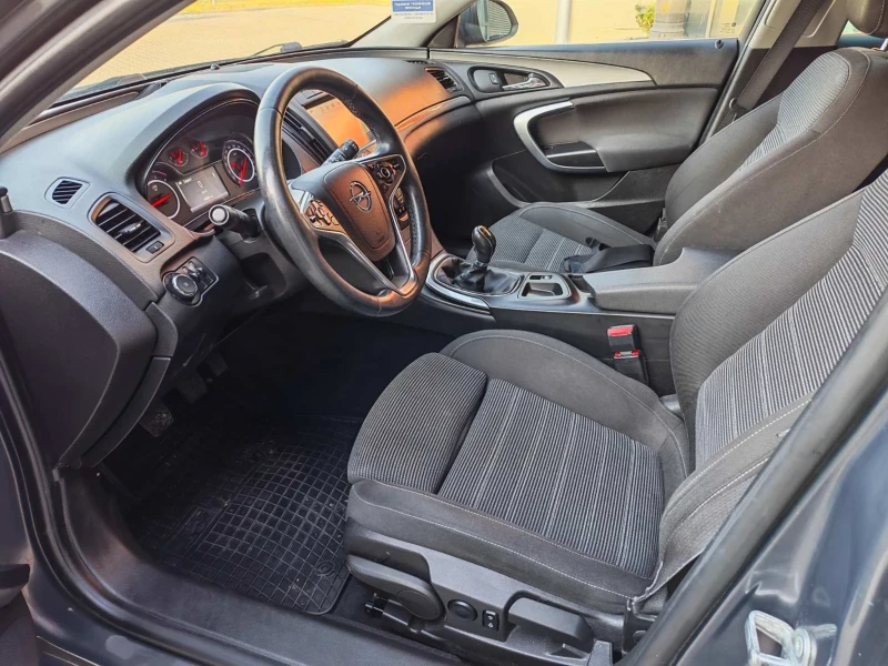 Opel Insignia 1.6 CDTI 136ks NAVI, снимка 9 - Автомобили и джипове - 52338093