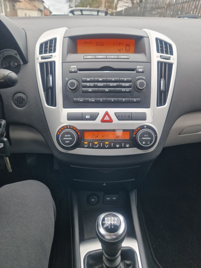 Kia Ceed, снимка 8 - Автомобили и джипове - 53237810