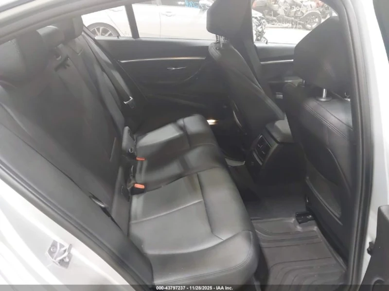 BMW 330 2l I xDrive, снимка 8 - Автомобили и джипове - 53237464