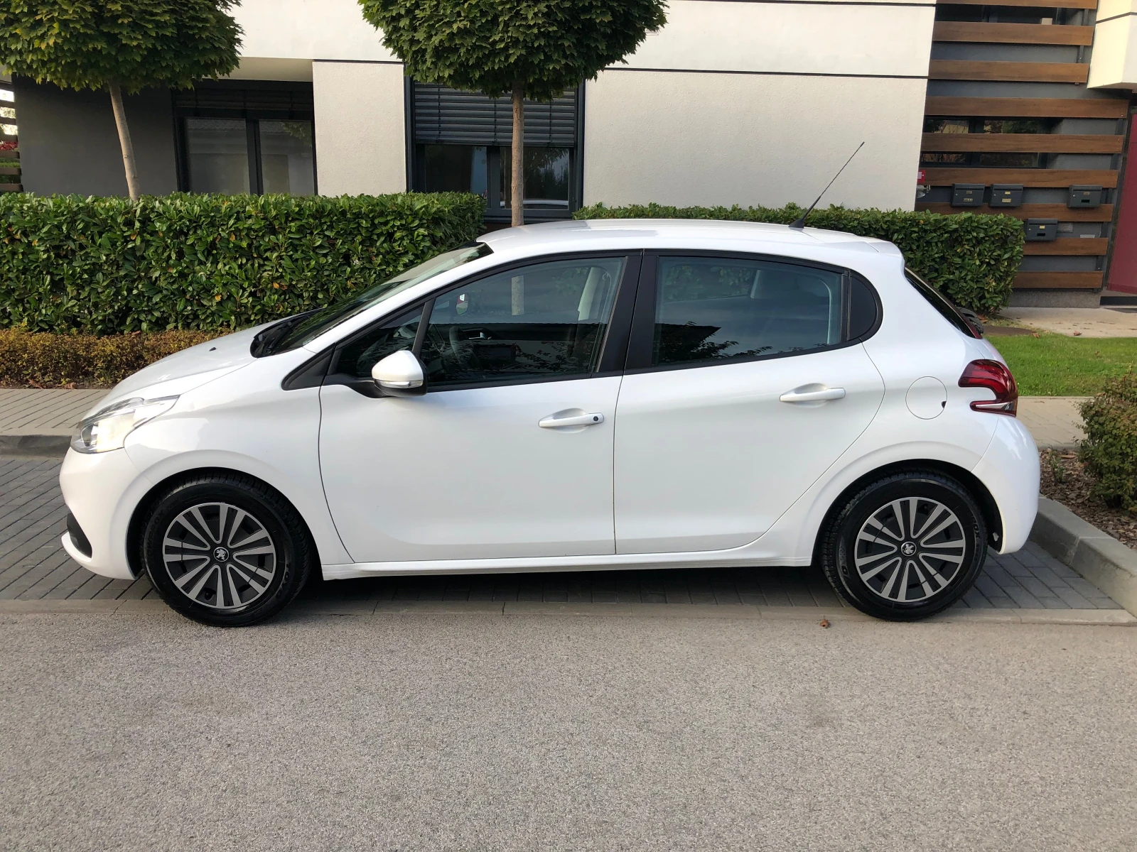 Peugeot 208 1.6HDI* N1* КРУИЗКОНТРОЛ* EURO5 - изображение 4