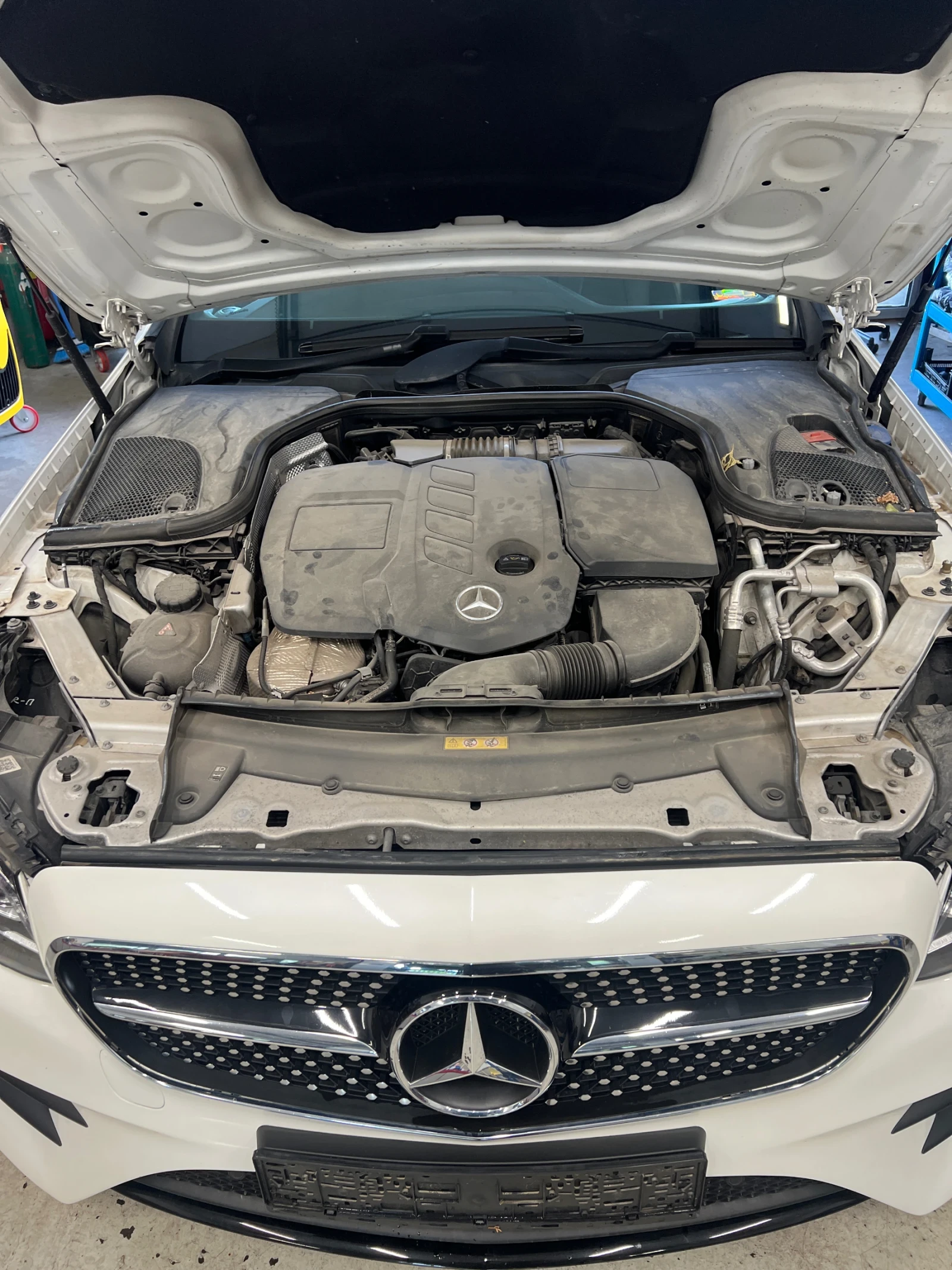 Mercedes-Benz E 220 E-Купе, снимка 12 - Автомобили и джипове - 53127256