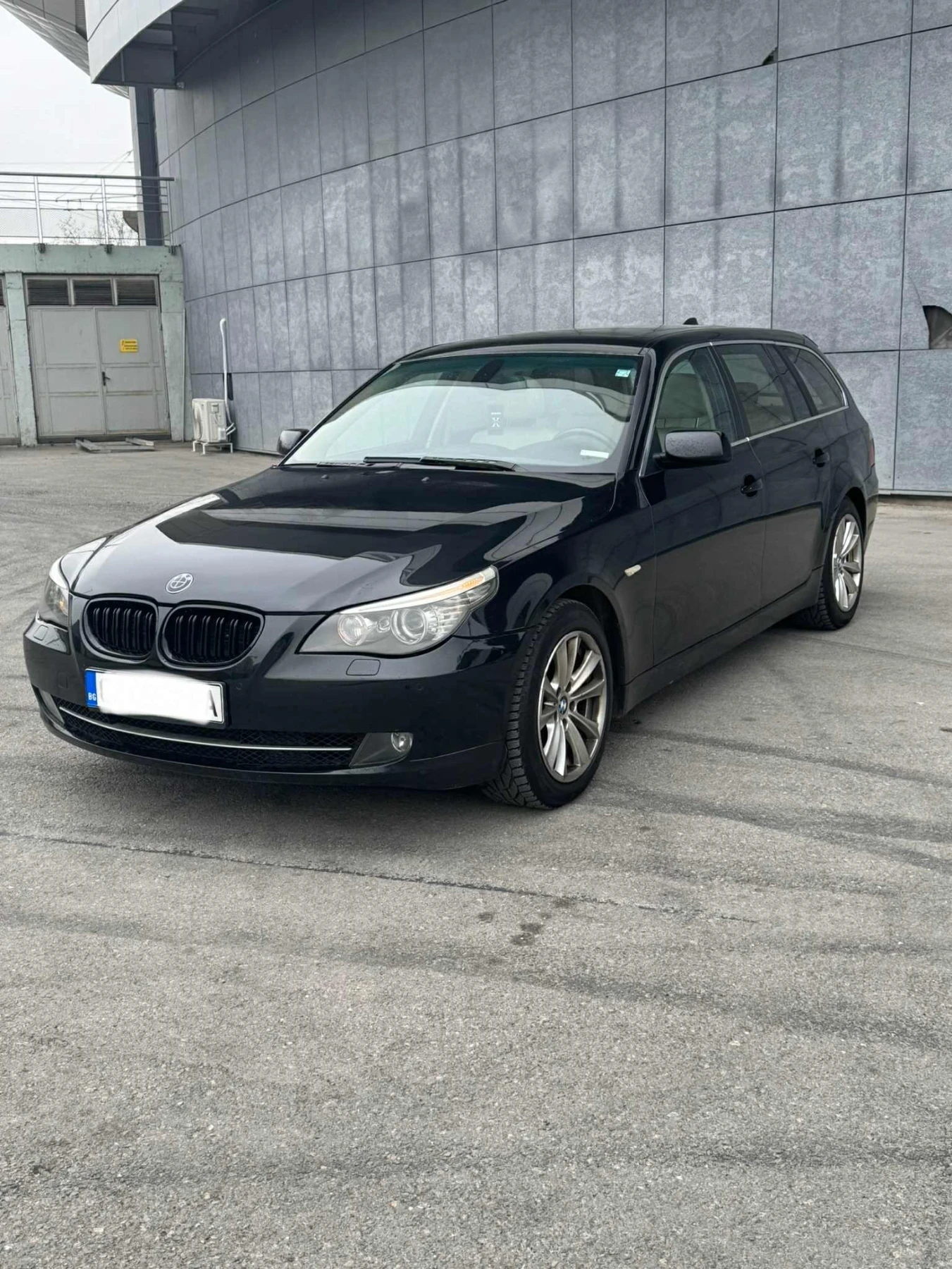 BMW 530 BMW 530 FACELIFT / X-DRIVE / PANORAMA - изображение 3