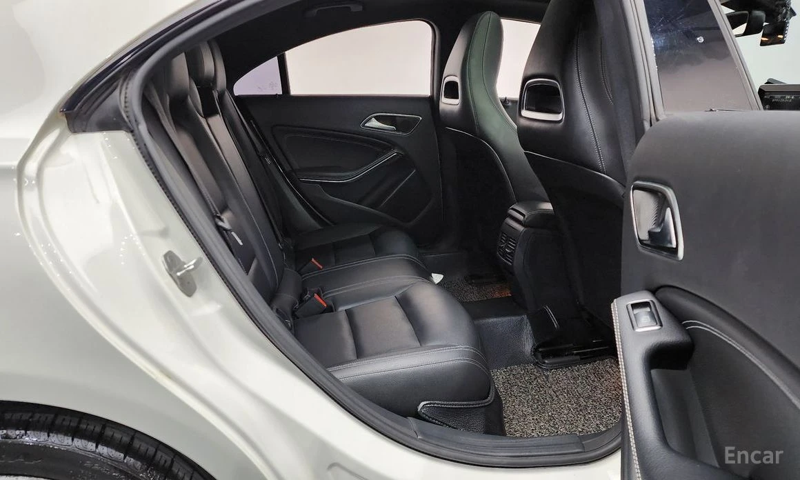 Mercedes-Benz CLA 200, снимка 12 - Автомобили и джипове - 54038951