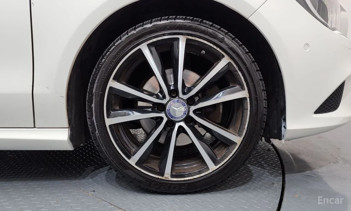 Mercedes-Benz CLA 200, снимка 5 - Автомобили и джипове - 54038951