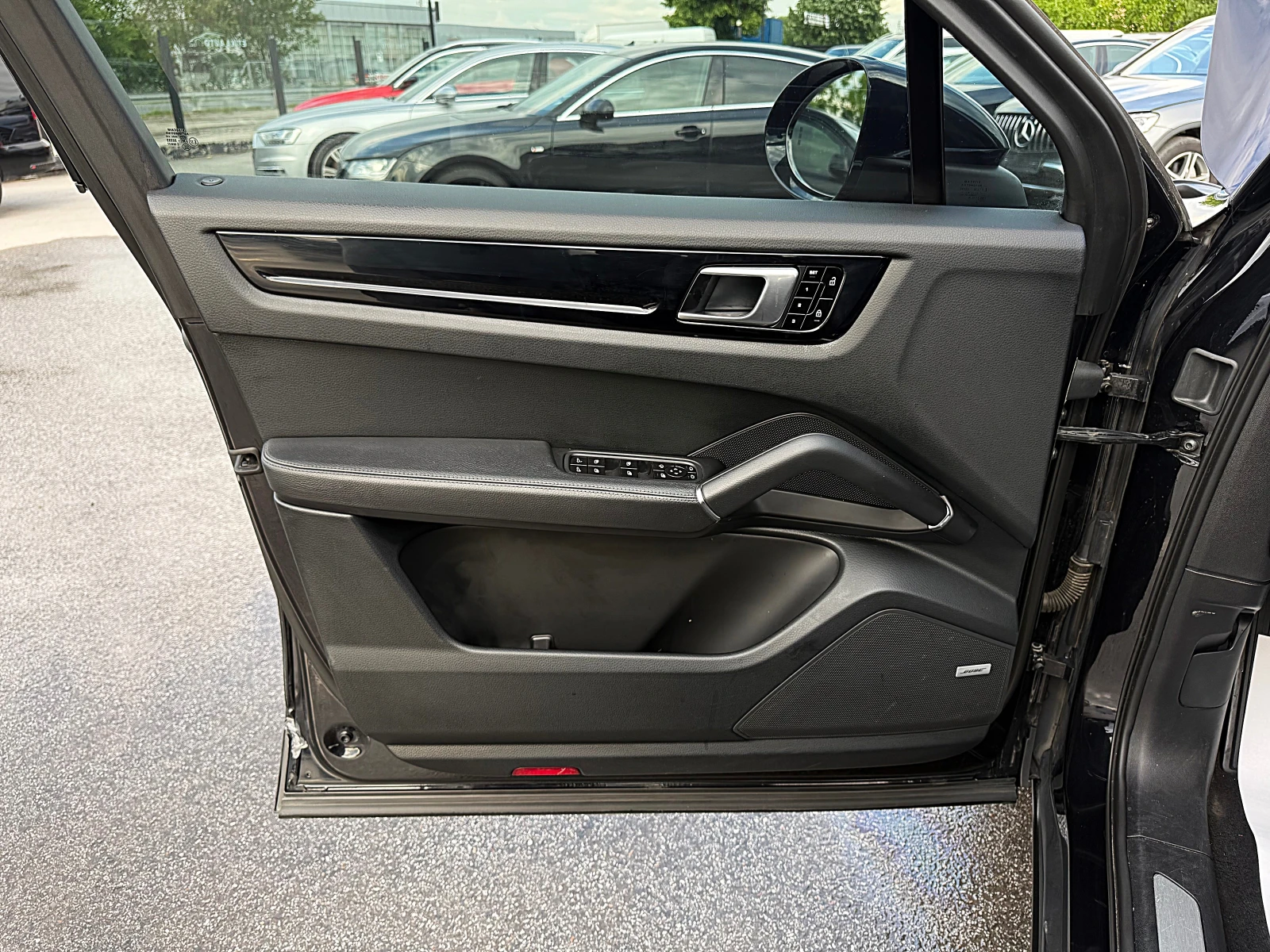 Porsche Cayenne CHROM PAKET-PANORAMA-BOSE-KAMERA-, снимка 8 - Автомобили и джипове - 54639108