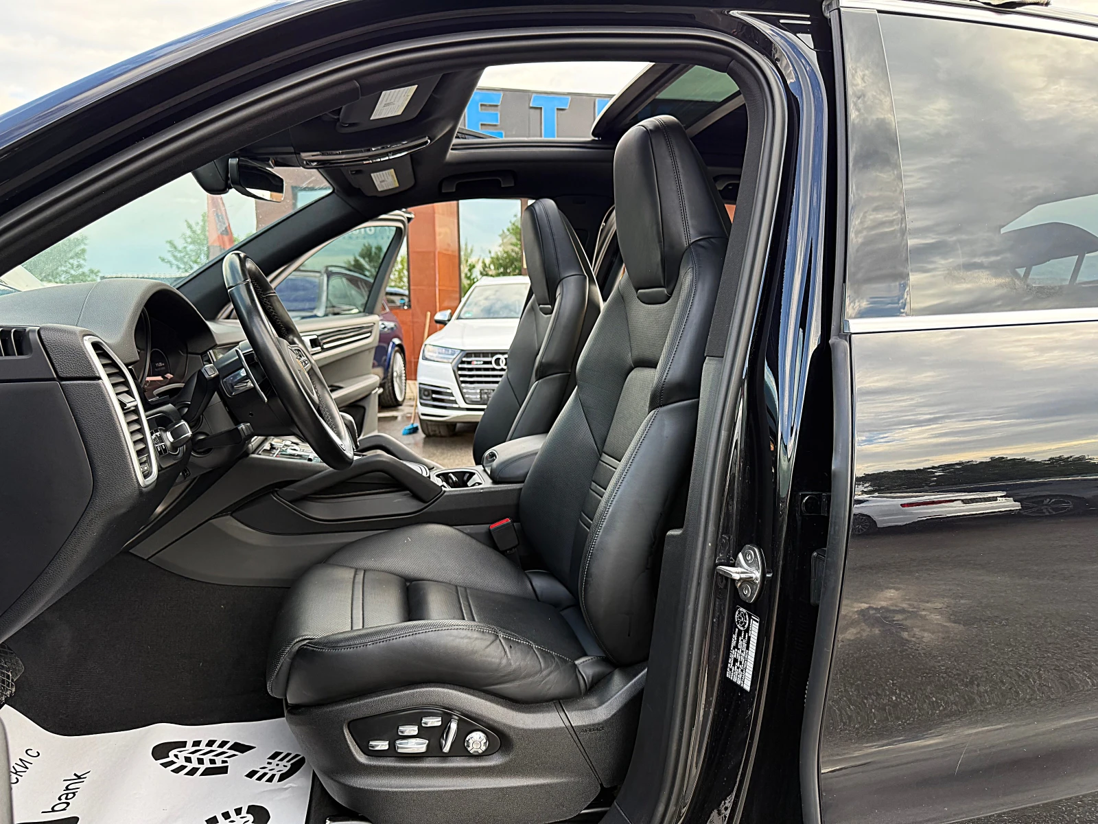 Porsche Cayenne CHROM PAKET-PANORAMA-BOSE-KAMERA-, снимка 9 - Автомобили и джипове - 54639108