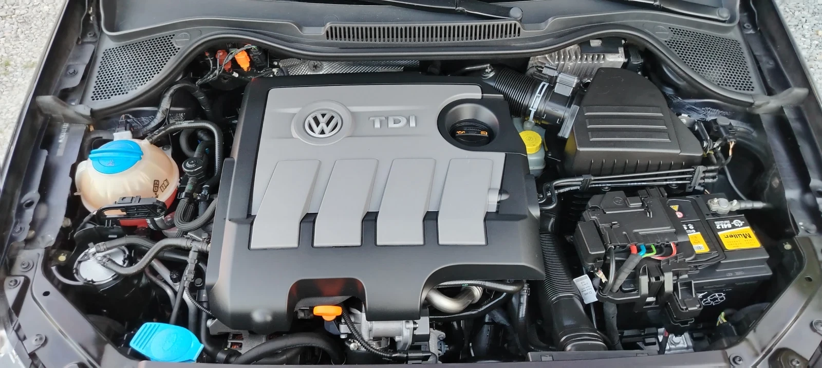 VW Polo 1.6tdi-90к.с/КЛИМАТРОНИК/НАВИГАЦИЯ/КСЕНОН/LED!!! , снимка 17 - Автомобили и джипове - 54693849