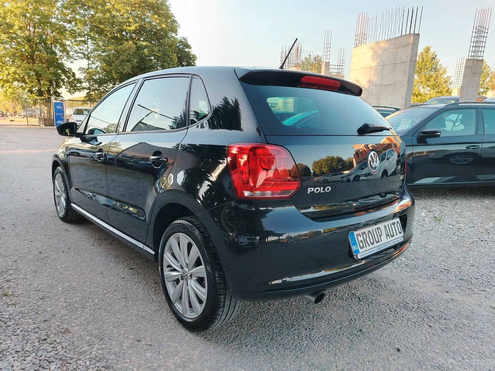 VW Polo 1.6tdi-90к.с/КЛИМАТРОНИК/НАВИГАЦИЯ/КСЕНОН/LED!!! , снимка 5 - Автомобили и джипове - 54693849