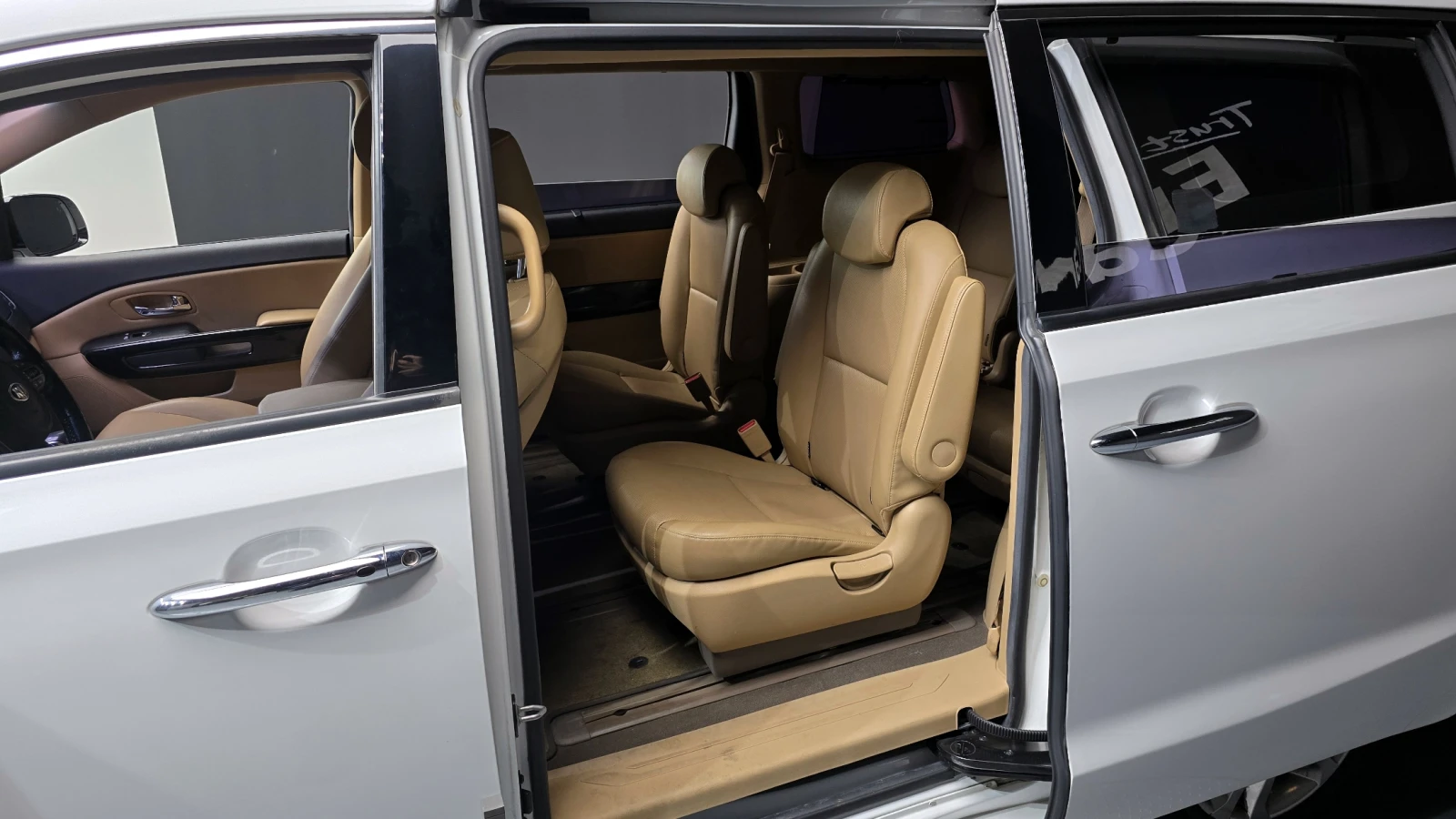 Kia Carnival 9 ������ * ������ ����* CARFAX | Mobile.bg � ����������� 11