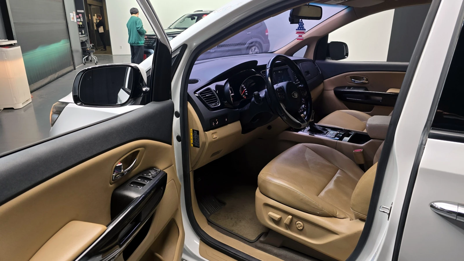 Kia Carnival 9 ������ * ������ ����* CARFAX | Mobile.bg � ����������� 10