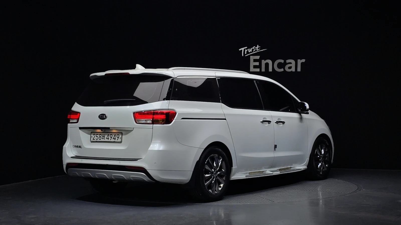 Kia Carnival 9 ������ * ������ ����* CARFAX | Mobile.bg � ����������� 2
