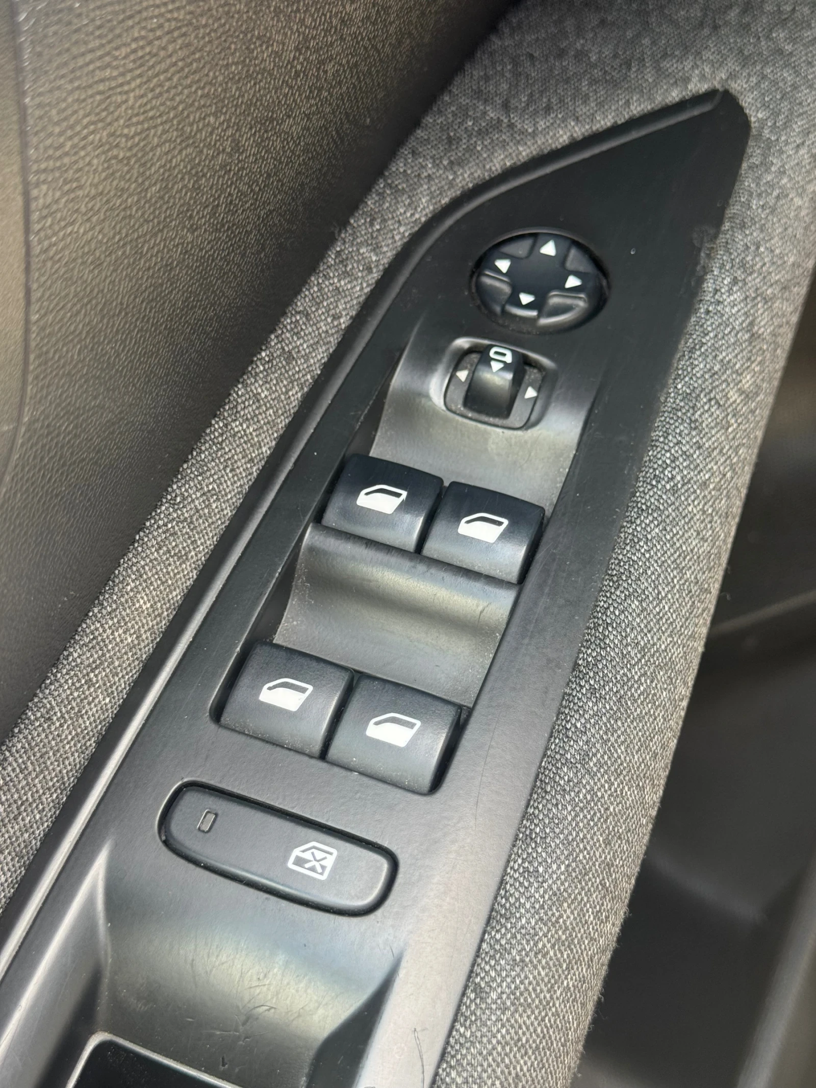 Peugeot 3008 1.6HDi CarPlay, снимка 9 - Автомобили и джипове - 54945502