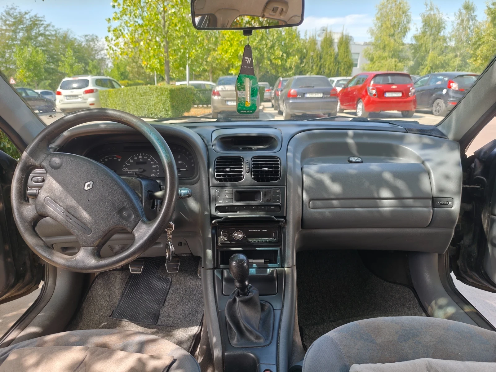 Renault Laguna RXE, снимка 8 - Автомобили и джипове - 55941727