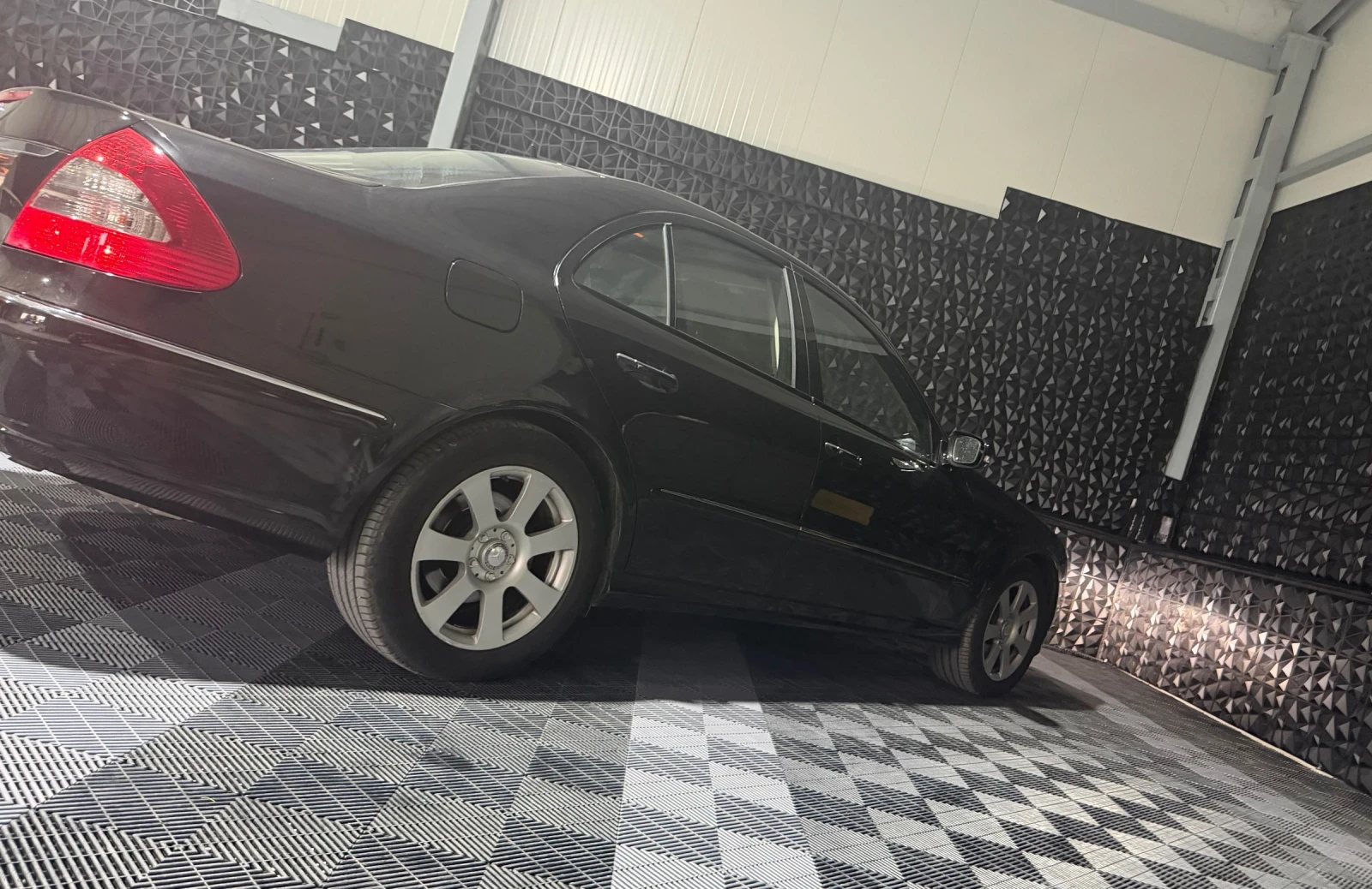 Mercedes-Benz E 350 РЕАЛНИ И ДОКАЗУЕМИ КМ ШФЕЙЦАРИЯ/ГАЗОВА УРЕДБА, снимка 9 - Автомобили и джипове - 55964822