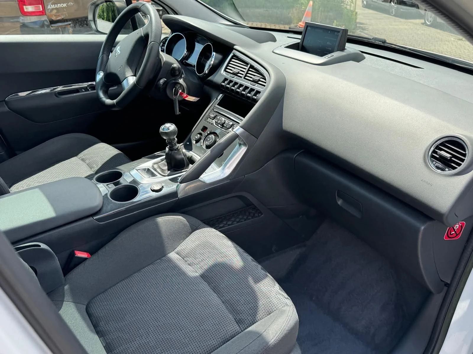 Peugeot 3008, снимка 9 - Автомобили и джипове - 56018571