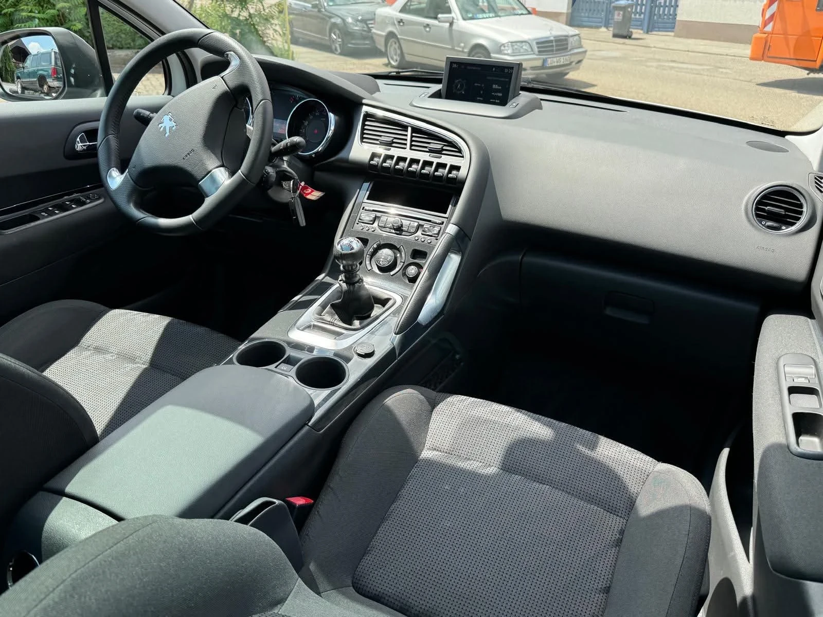 Peugeot 3008, снимка 8 - Автомобили и джипове - 56018571