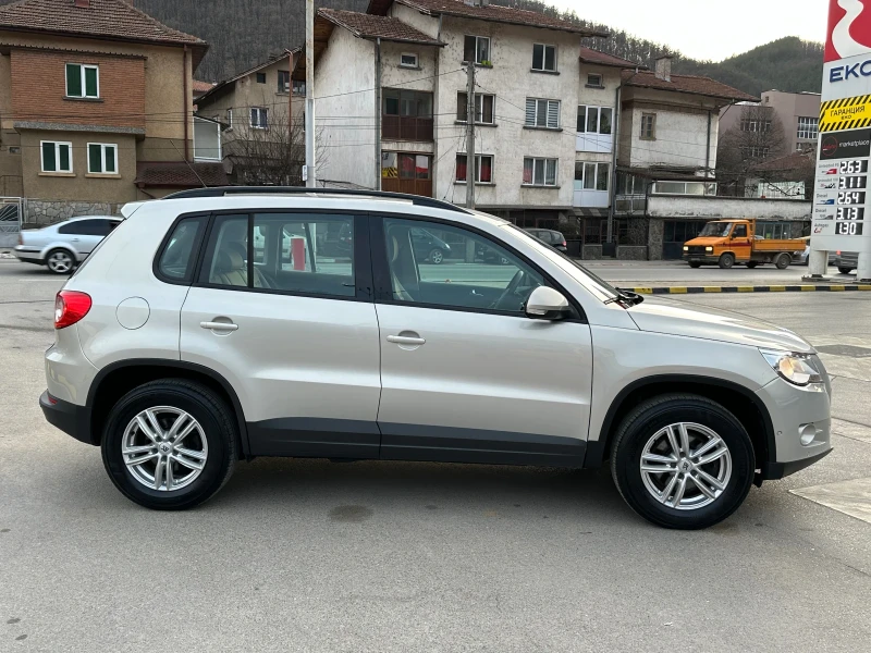 VW Tiguan КАТО НОВ! , снимка 8 - Автомобили и джипове - 49453260