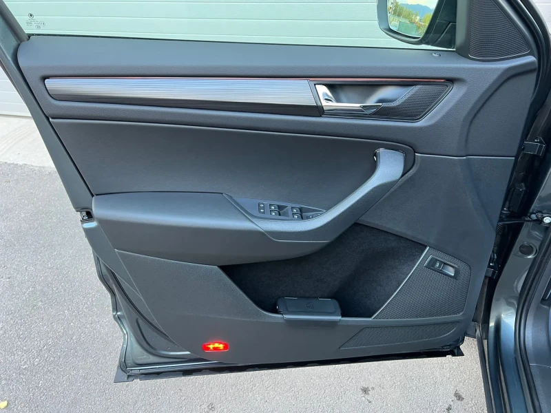 Skoda Kodiaq 1.4I AUTOMATIK KEY LESS NAVI 360KAMERA 7-МЕСТНА, снимка 11 - Автомобили и джипове - 51583082