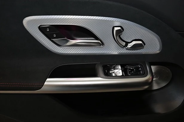 Mercedes-Benz GLB 250 + New Model = AMG Line = Гаранция, снимка 3 - Автомобили и джипове - 55802605