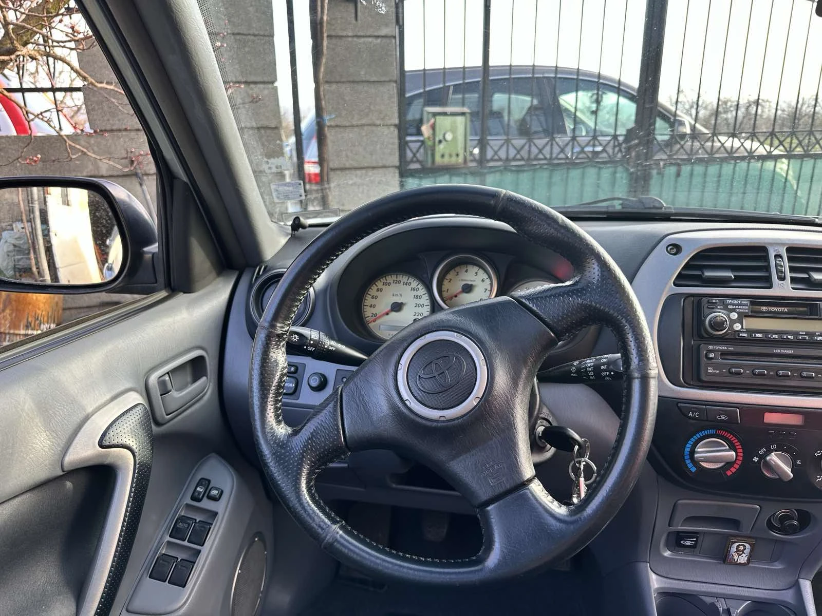 Toyota Rav4  - изображение 8