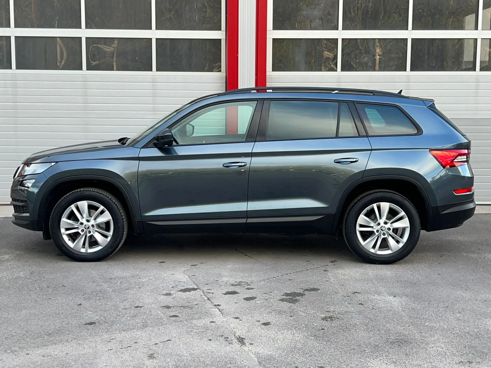 Skoda Kodiaq 1.4I AUTOMATIK KEY LESS NAVI 360KAMERA 7-МЕСТНА - изображение 6